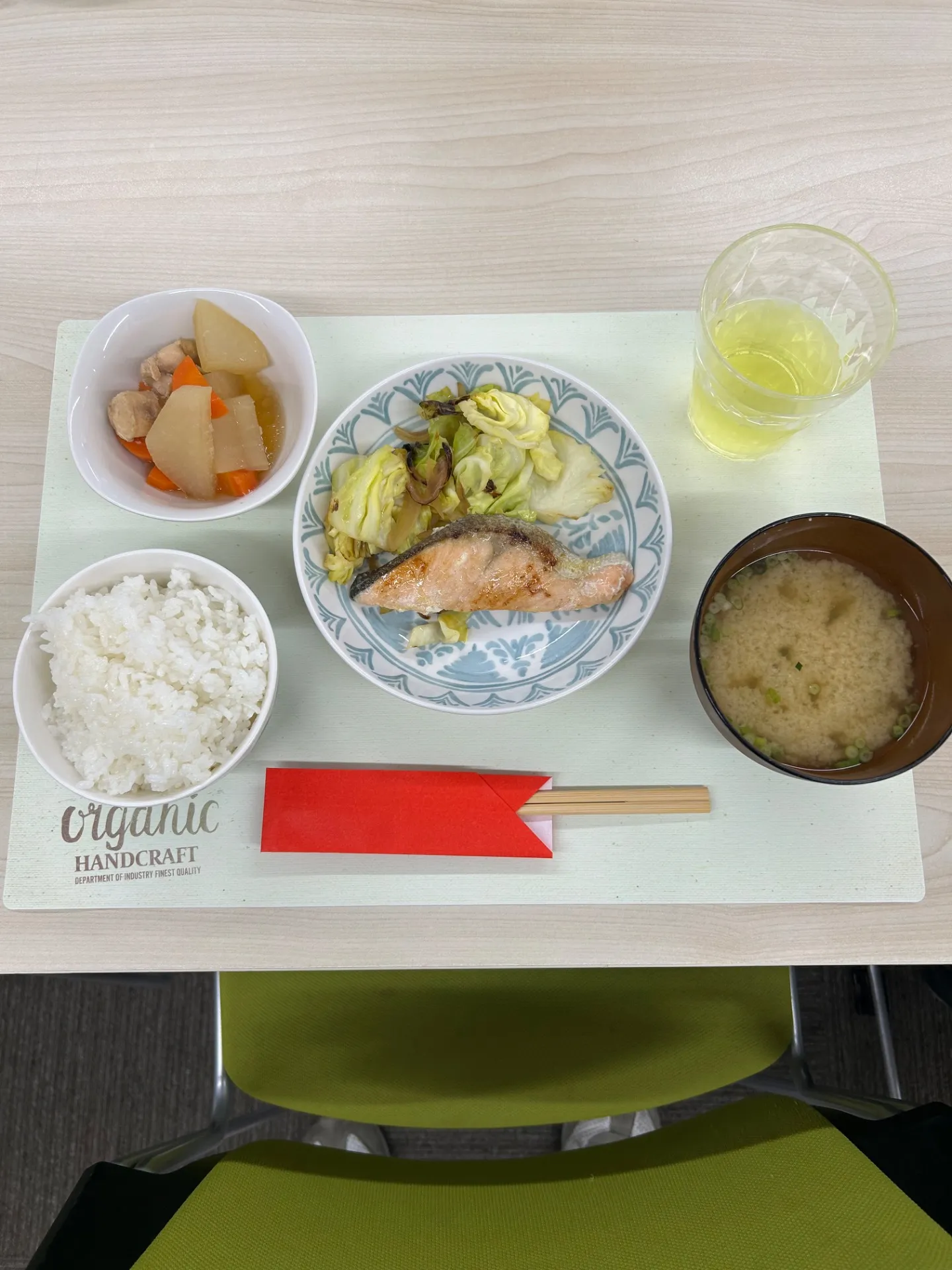 🍽️ 本日のランチ　焼き鮭定食