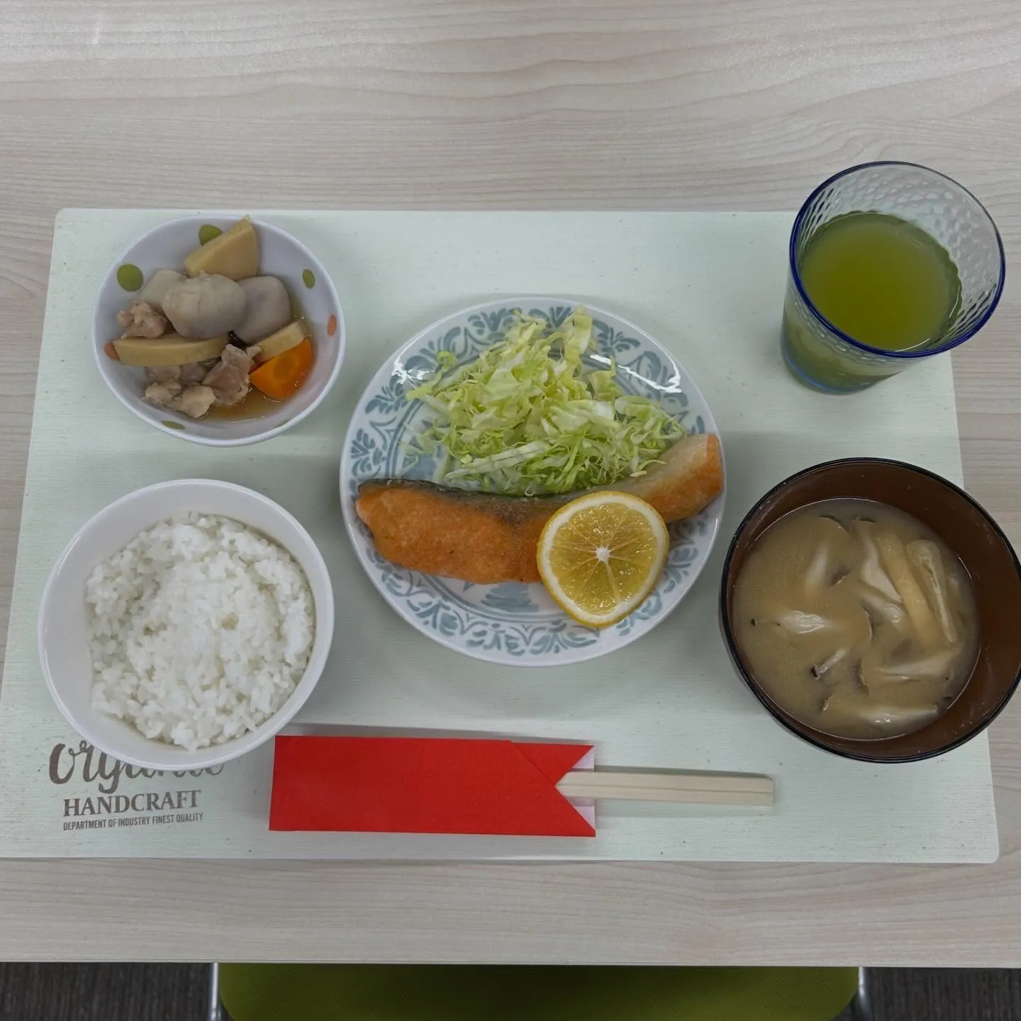 🍊本日のランチ「バター鮭定食」