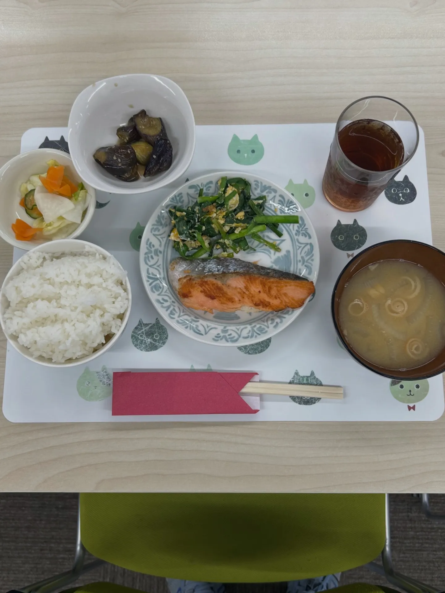 本日の昼食は焼き鮭🐟