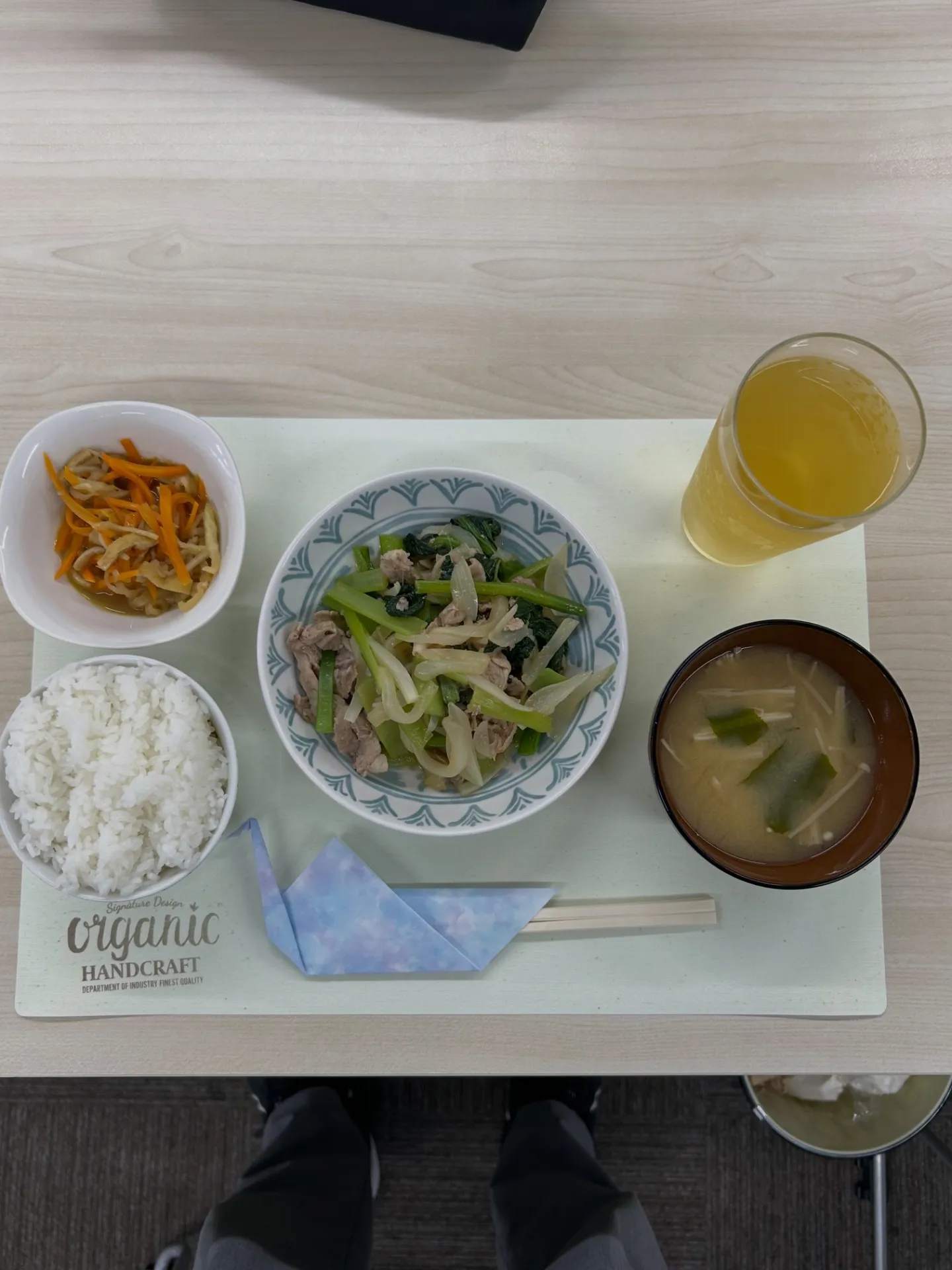 本日のランチは「豚肉と小松菜の炒め物」でした🥬🐷